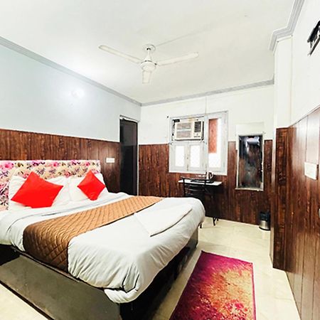 Hotel Commodo - Near Dhaula Kuan Nuova Delhi Esterno foto
